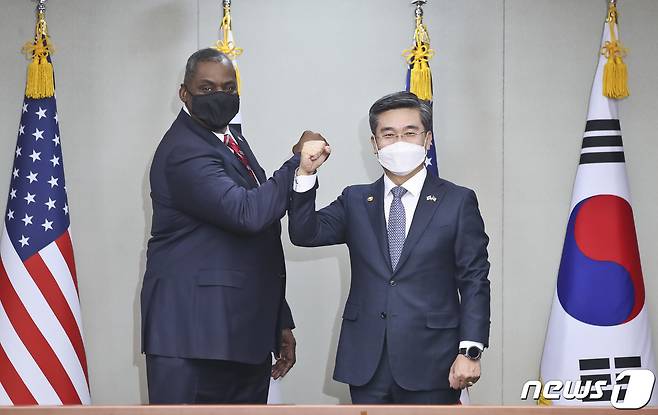 로이드 오스틴 미국 국방장관(왼쪽)과 서욱 국방부 장관. 2021.3.17/뉴스1 © News1 사진공동취재단