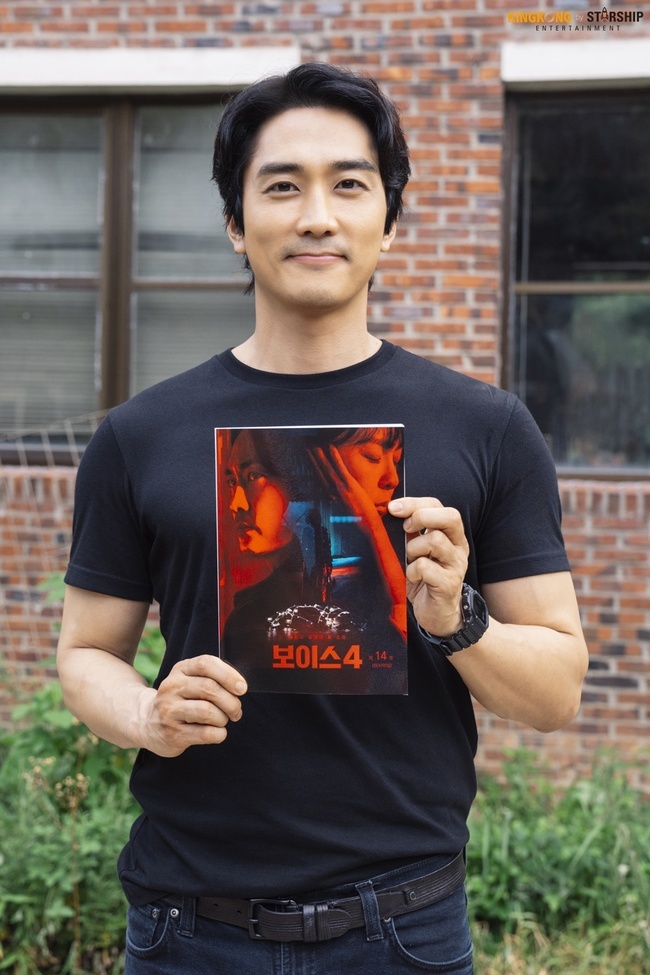 Song Seung-heon delivered his End impression of Voice 4.On July 31, Song Seung-heons agency King Kong by Starship released an end testimony and a photo of Song Seung-heons last script certification, which starred as Derek Joe in TVN Voice 4: Judgment Time (director Shin Yong-hwi/playplayplayed Mar Jin-won/production studio Dragon, Voice Production) (hereinafter referred to as Voice 4).Song Seung-heon, through his agency, said, Hello, this is Song Seung-heon, who plays Derek Joe.Im so sorry that Voice 4, which started in the cold winter and worked hard until the hot summer day, is already End, he said.It was a shooting that had to consume a lot of energy physically, including action, but I am glad that I can finish shooting healthy until the end.Thank you to the bishop, the artist and the staff who have prepared a lot of consideration and preparation for that.And I would like to thank the actors including our Golden Time team who always made the scene fun. Finally, Song Seung-heon said, I really appreciate you, viewers who have enjoyed and loved it to the end.I will also be able to greet you in a good way in a new work. Thank you. Song Seung-heon was a detective from LAPD and a Delic Joe who collaborated with the Golden Time team in Voice 4, showing delicate emotional performance and perfect character digestion.Even in the colorful action, he made a detailed picture of the complex emotional changes of the characters and performed a hot performance to increase the immersion.