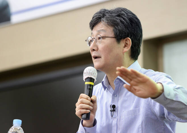유승민 전 의원이 지난 5월31일 오후 경북 경산시 영남대학교에서 특강을 하고 있다. ⓒ연합뉴스