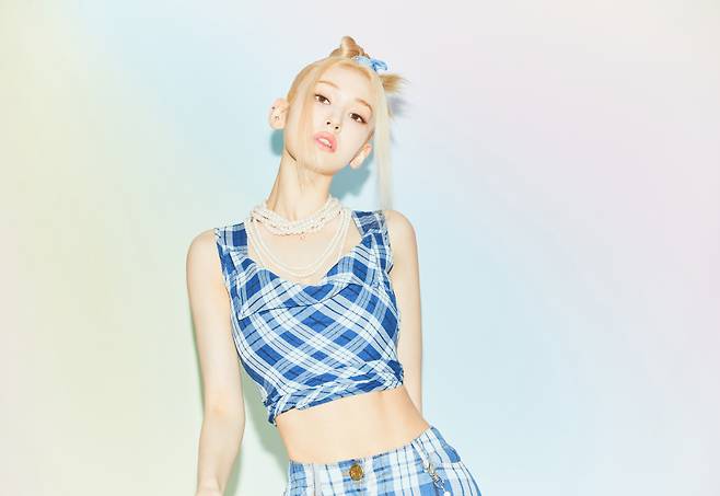 Teaser image of Jeon Somi's new single "Dumb Dumb." (The Black Label)