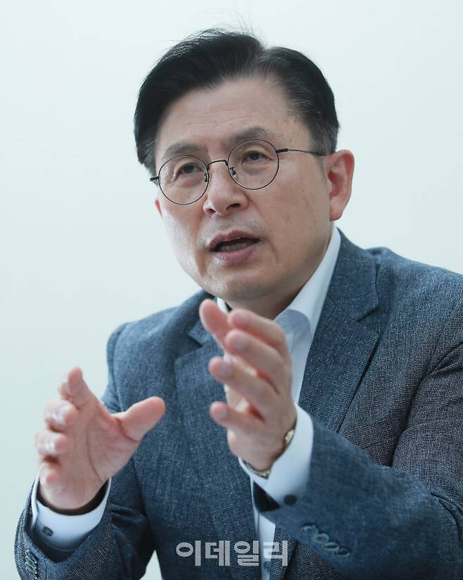 황교안 전 미래통합당 대표가 지난달 30일 서울 여의도캠프에서 이데일리와 인터뷰를 하고 있다. (사진=노진환 기자)