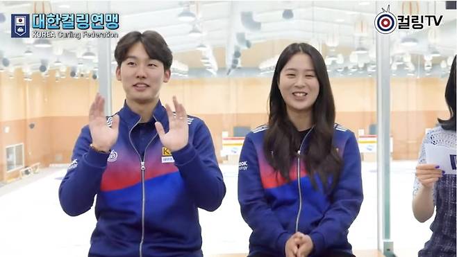 2021믹스더블 국가대표 김지윤·문시우는 2패를 당하며 C로드로 떨어졌지만 기사회생을 노리고 있다. [사진=대한컬링연맹 컬링TV 캡처]