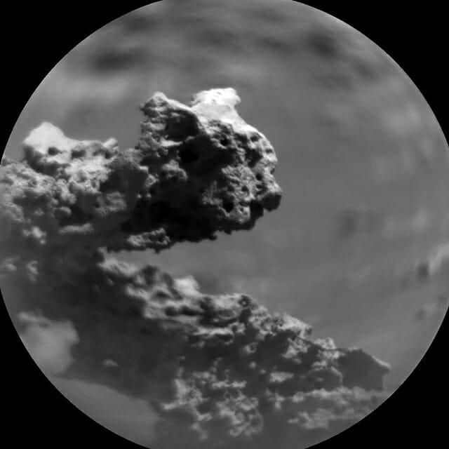 큐리오시티 로버가 촬영한 기이한 모양의 암석 사진 (사진= NASA/JPL-칼텍/LANL)