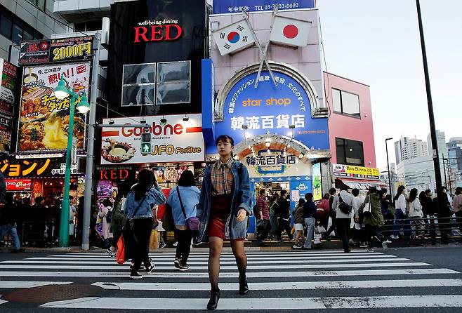 일본 도쿄 신오쿠보의 한국 거리. /로이터 연합뉴스