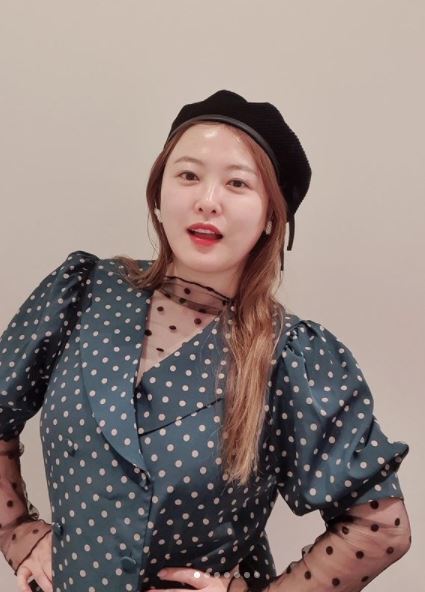 On the 4th, Sim Jin-hwa wrote on his instagram: Today Ive layered See through Dot on Lyn; Ive also seen jackets.I am so beautiful even if I wear it with my neck Paula  .In the open photo, Sim Jin-hwa boasted an attractive fashion in a dot-patterned black dress.Meanwhile, Sim Jin-hwa marriaged with Comedian Wonhyo Kim in 2011; the couple are currently appearing on JTBCs entertainment series I Cant Be No.1.