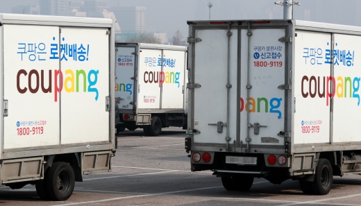 서울 서초구의 한 주차장에 쿠팡 트럭들이 주차되어있는 모습./사진제공=뉴시스