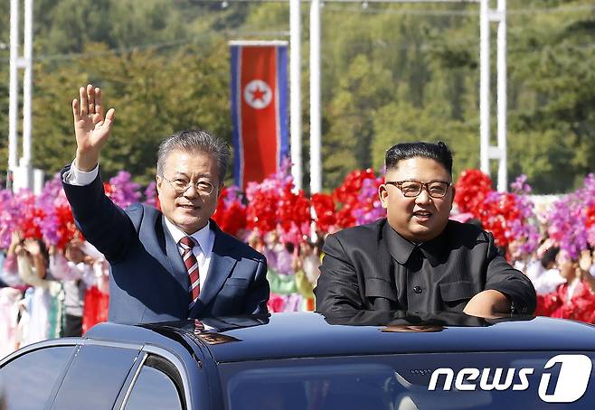 문재인 대통령과 김정은 북한  조선노동당 총비서. 2018.9.18/뉴스1 © News1 평양사진공동취재단