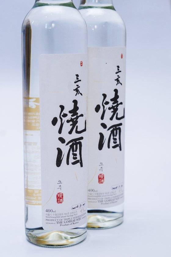 약 900년 전부터 빚기 시작한 삼해소주는 서울 전통주로 주로 양반들이 마셨던 고급 술이다. 45도의 증류주로, 높은 도수에 비해 목 넘김이 부드럽고 향이 풍부하다. [사진 삼해소주가]