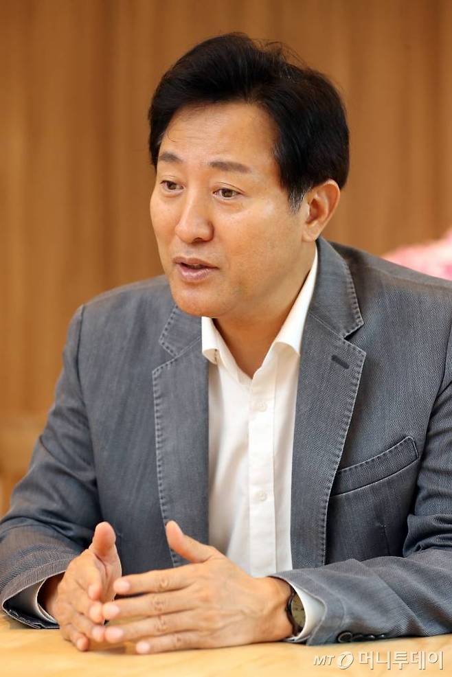 오세훈 서울시장이 지난 3일 서울시청 집무실에서 머니투데이와 인터뷰하고 있다. /사진=이기범 기자 leekb@