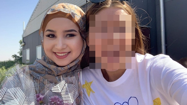 더 나은 삶을 찾아 고국을 떠났지만, 호주에서의 삶도 순탄치만은 않았다. 고등학교 졸업과 동시에 무슬림 부모가 정해준 짝과 결혼해야만 하는 운명이 기다리고 있었기 때문이다.