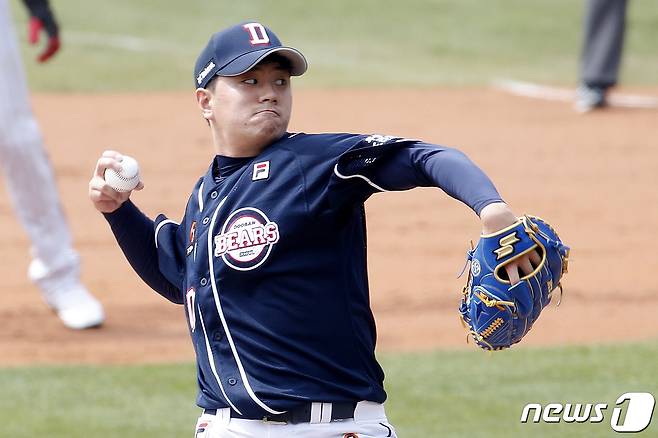 두산 베어스 투수 이영하. (뉴스1 DB) /뉴스1 © News1 이승배 기자