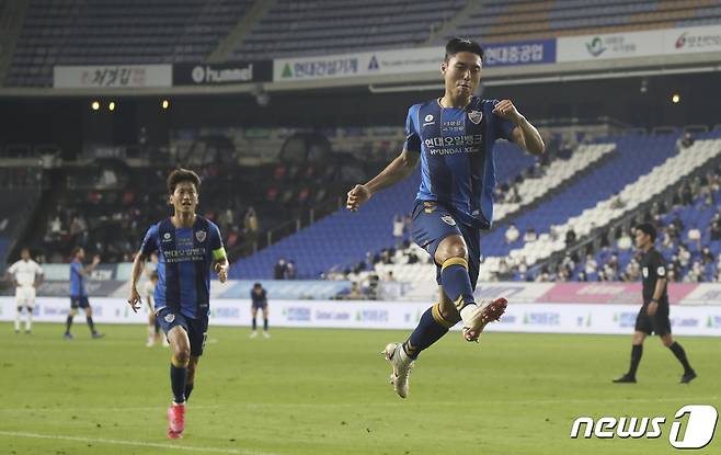 4일 오후 울산 문수축구경기장에서 열린 프로축구 '하나원큐 K리그1 2021' 울산현대와 대구FC의 경기에서 울산 이동준이 역전골을 넣고 세리머니를 하고 있다. 2021.8.4/뉴스1 © News1 윤일지 기자