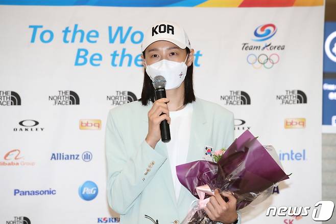 여자 배구대표팀 주장 김연경이 2020 도쿄올림픽 일정을 마치고 지난 9일 인천국제공항을 통해 입국, 소감을 밝히고 있다./사진=뉴스1