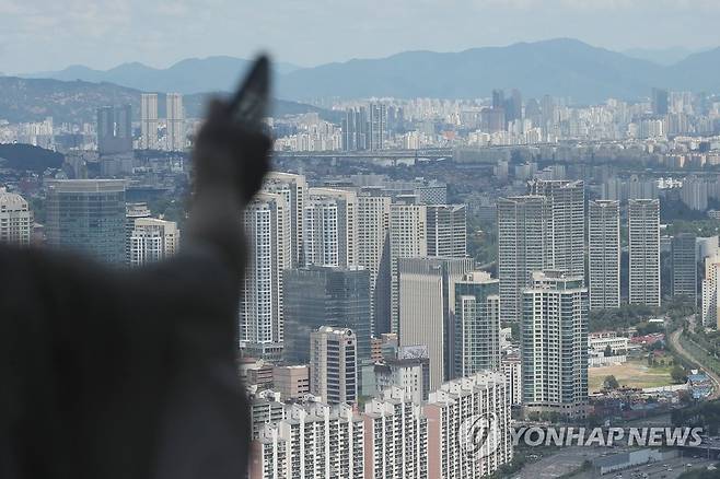 서울 여의도 63스퀘어에서 바라본 서울 아파트 [연합뉴스 자료사진]