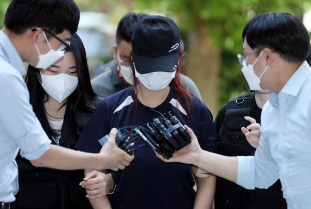 남자친구를 만나러 집을 나가 외박을 한 사이 혼자 방치된 3살 딸을 숨지게 한 30대 엄마 A씨가 구속됐다. /사진=연합뉴스