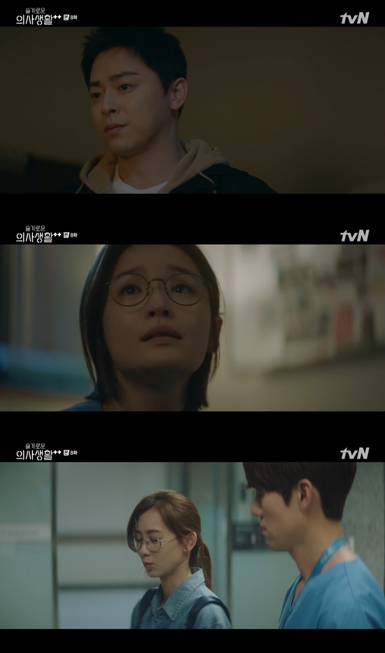 In the TVN Thursday drama Sweet Doctor Life Season 2 (hereinafter referred to as Sweet Doctor 2), which was broadcast on the 12th, the daily life of Yulje Hospital was unfolded.On this day, Chae Song-hwa (Jeun Mi-do) was left to be treated by a professor who knew Mother.Meanwhile, Jeongrosa (Kim Hae-sook), who had been diagnosed with hydrocephaly earlier, was relieved that it was not dementia, saying, No one knows what will happen tomorrow.Dont be too careful with our good son every time, reassured his son, Ahn Jung-won (Yoo Yeon-seok). Ahn Jung-won said, Im sorry I left my mother alone.While An Jeong-wons Mother was diagnosed with a relatively mild illness, this time Chae Song-hwas Parkinsons was suspected.Chae Song-hwa said, I tested you because you had symptoms of Mothers hand tremor, but I think it was early in Parkinsons disease. Did not you know?Chae Song-hwa called Mother and reassured her, Its okay because the Parkinsons disease medicine is very good and early.However, after hanging up the phone, Chae Songhwa shed tears and made him sad.Lee Ik-jun (Jo Jung-suk), who saw Chae Song-hwa alone, asked whats going on in his crying figure, and Jeun Mi-do said, Its my mom Parkinsons disease, which made him lose his words.Lee said, I have to go home. Chae Song-hwa replied, Im going to go now. At this time, Lee said, Do you want me to take you?When asked, Chae Song-hwa leaned on him, saying, Please, please, as if it were hard to grasp his emotions.Jang Winter (Shin Hyun-bin), who was on vacation to nurse Mother who had been in an accident and went down to Gwangju, came to see his mother who was hospitalized without telling a couple stabilizer.The inspiring An Jeong-won said, The intestinal winter was a surprise. The intestinal winter said, Why didnt you tell me you were undergoing Mothers surgery?And An Jeong-won replied, Im afraid youll have a complicated head. They showed the aspect of a lover. They even secretly held hands inside the elevator.On behalf of the disturbed Chae Songhwa with Mothers illness, Lee Ik-joons dealing with those who came to his professors office caused laughter.Lee, who entered the professors office of Chae Songhwa, was in charge of his laughter until the end, presenting the stone plate of the house that Chae Song Hwa had coveted.On the other hand, Jungrosa has recovered his health after overcoming surgery, and joined the keyboard of the 99s band temporarily.Everyone applauded Jeongrosa, who showed off his skillful keyboard performance on behalf of Yang Seok-hyung (Kim Dae-myung), who was away.Finally, Kim Joon-wan (Jung Kyung-ho) was on the air as he went down to Changwon, Mothers birthday car, and accidentally met former Couple Lee Ik-soon on a high-speed bus to Seoul.He looked back in disbelief, and Lee Ik-sun was also surprised when his eyes met.In the public announcement, Kim Joon-wan raised expectations for Lee Ik-sun, saying, I want to talk.Suluisaeng 2 is broadcast every Thursday at 9 p.m.Photo = TVN broadcast screen
