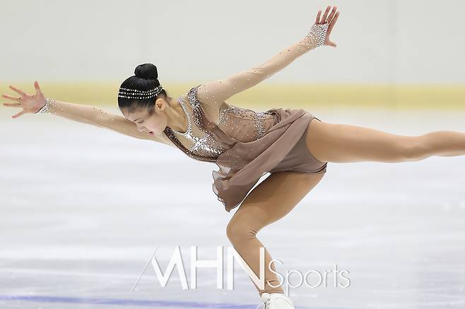지난 3월 경기도 의정부실내빙상장에서 열린 '제63회 전국남녀 피겨스케이팅 종별선수권대회' 여자중학부 A조 윤아선이 프리스케이팅을 연기하고 있다. [MHN스포츠 의정부, 성대우 기자]