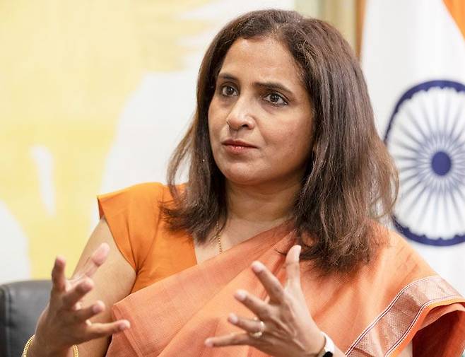 스리프리야 란가나탄 주한 인도 대사가 13일 서울 한남동 주한 인도 대사관에서 진행된 본지와의 인터뷰에서 발언하고 있다.  /박상훈 기자