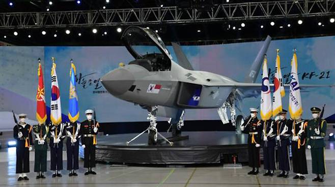 지난 4월 첫선을 보인 한국형 전투기 KF-21