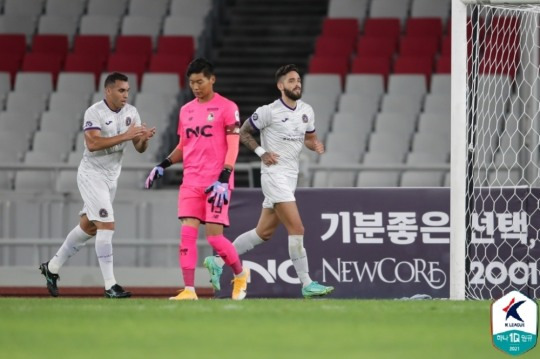 골 세리머니 하는 안양 조나탄(오른쪽)
[한국프로축구연맹 제공]