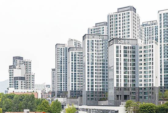 서울 마포구 염리3구역을 재개발한 ‘마포프레스티지자이(총 1694가구)’ 단지 전경. 
<윤관식 기자>