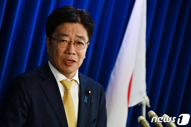 加藤がスノ−ブ日本官房長官.   /AFP=ニュース1