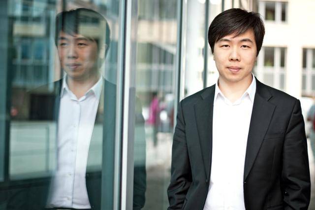 지중배 지휘자. 더브릿지컴퍼니 제공