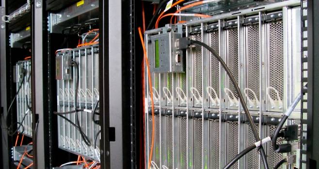 아일랜드 하이엔드 컴퓨팅 센터의 슈퍼컴퓨터 스토크스. 스토크스는 2011년 1월부터 12월까지 1년여간 스도쿠 문제를 계산해 스도쿠의 최소 힌트 숫자는 17개임을 증명했다. ICHEC 제공