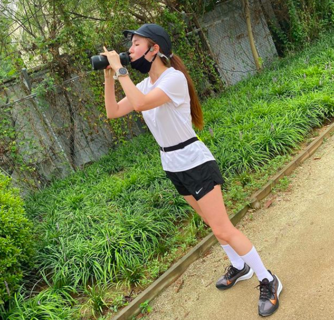 Actor Park Si-euns routine is revealed by Husband and attracts attention.Jin Tae-hyun, a Park Si-euns Husband and Actor, posted a picture of his wife on his instagram on the 22nd and commented, My wife. praise 6km.Park Si-eun, whose face has been reddened by Running, is pictured drinking water to relieve his thirst.Jin Tae-hyun added a hashtag, saying, The couples rupstagram, and The Running couple.The pair marriaged in July 2015 and adopted Ms Park Davida, who had been linked through Childcare One, in 2019.Jin Tae-hyun SNS