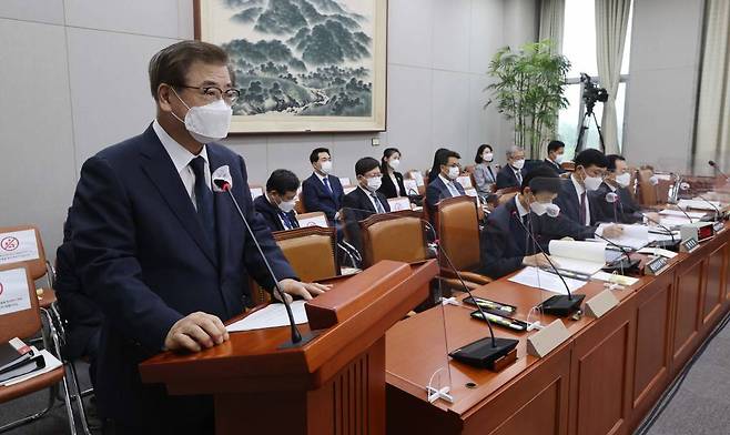 [서울=뉴시스] 최동준 기자 = 서훈 국가안보실장이 23일 서울 여의도 국회에서 열린 운영위원회 전체회의에서 업무보고를 하고 있다. (공동취재사진) 2021.08.23. photo@newsis.com