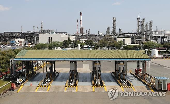 석유 제품 출하장 [연합뉴스 자료사진]