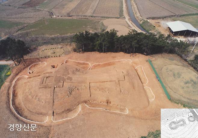 1991년 장고분 가운데 처음으로 내부구조를 밝힌 전남 함평 신덕고분. 전형적인 일본식 고분(장고분 혹은 전방후원분)으로 알려져 학계의 비상한 관심을 모았다. 그러나 발굴조사보고서는 나오지 않았다.|국립광주박물관 제공
