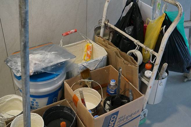 “페인터는 누구나 할 수 있는 일이지만 아무나 할 수 없는 일이다” 페인터 서슬기씨의 업무 도구들  사진 이아름 기자