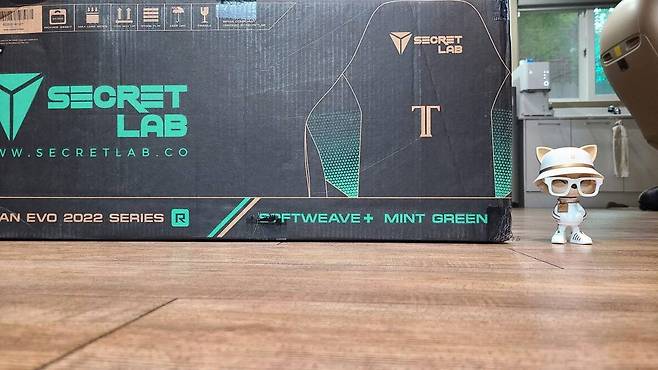 박스 색상부터 예사롭지 않다