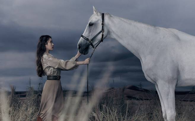 아이유(사진=웨이브)