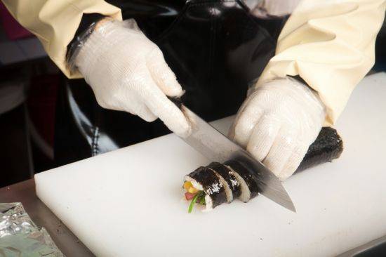 최근 김밥을 사 먹고 식중독 증상을 호소하는 환자가 잇따라 나오면서 시민들의 불안감이 커지고 있다. [이미지출처=게티이미지]