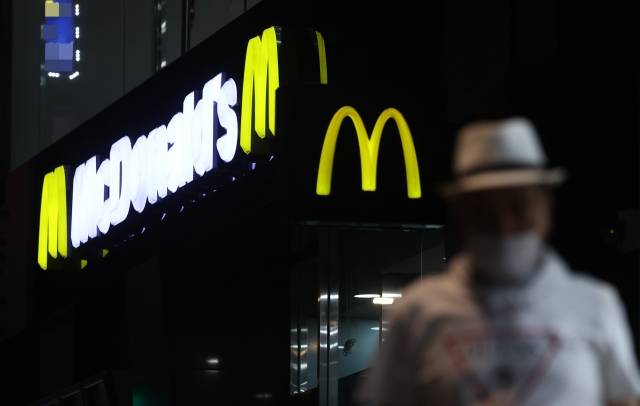 지난 18일 오후 서울의 한 맥도날드 매장의 모습. 연합뉴스