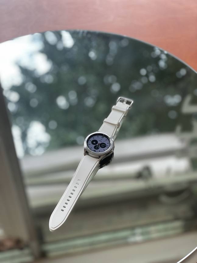 갤럭시워치4 클래식. /사진=백유진 기자 byj@