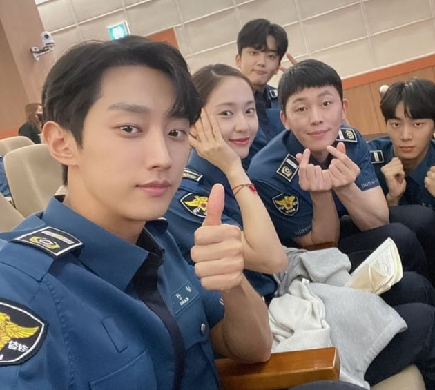 Actor Jinyoung conveyed the warm atmosphere of KBS2 monthly drama Police Class scene.Jinyoung posted a picture on his instagram on the 1st with an article entitled In the middle of shooting a police class.The photos include Jinyoung, Jung Soo-jung, Lee Moon, Yoo Young-jae, and Chu Young-woo.In particular, Jinyoung showed off his extraordinary visuals with a thumb pose. Jung Soo-jung also made eye contact with the camera with a bright expression.Actors are one cut with friendship.Jinyoung is playing the role of Kang Sun-ho in Police Class.