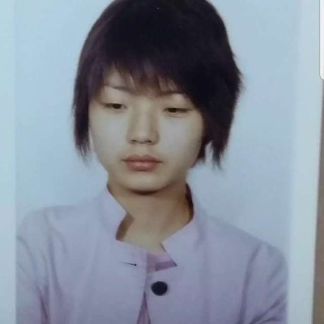 Broadcaster Ahn Young Mi has released a photo of his childhood proof.Ahn Young Mi posted a picture of 20 years old who did not know where to look on his instagram on the 1st.The photo shows a picture of Ahn Young Mi in a proof photo when he was 20 years old.The visual that is no different from the present in the figure that was fresh attracts the Sight.At this time, it seems that the shooting timing is not right, and the scene of Sight looking at another place other than Camera is laughing.Also, Ahn Young Mi is also showing the present, staring at Camera and impressive with a sophisticated appearance.I think Im too grown up now, Ahn Young Mi said, adding that its timing when I take a proof photo at the subway station.Meanwhile, Ahn Young Mi has been married to a non-entertainment office worker boyfriend who has been dating since 2015, and has been legally married in February last year.Currently, MBC FM4U Dooshis date Muzie, Ahn Young Mi DJ is in charge of the MBC Radio Star fixed MC is active.