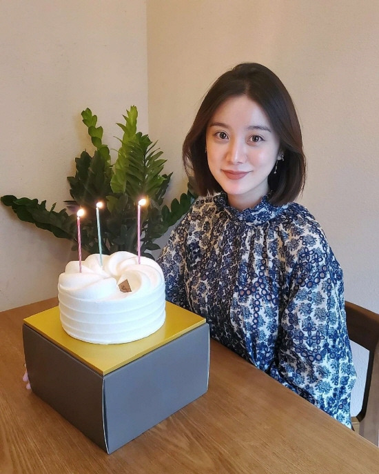 On the first day, Wu Hyelim wrote on Instagram: Its September again... Happy birthday to me.Thank you all for the birthday wish .In the photo, Wu Hyelim posed with Husband Shin Min-chul in front of the cake, impressive as Smile resembles him.Wu Hyelim is married to Shin Min-chul, a former Taekwondo player, and is in a honeymoon. She communicates with SNS and YouTube.Photo: Wu Hyelim Instagram