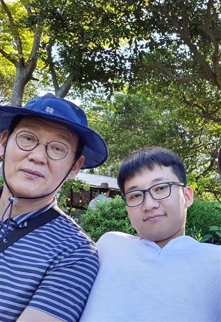 아버지(왼쪽) 이남재 소방위와 아들 이정현 소방사.