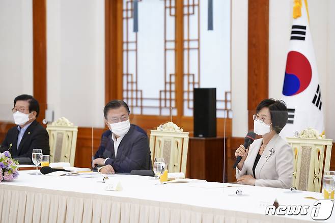 김상희 국회부의장이 3일 청와대에서 열린 문재인 대통령 초청 국회의장단 및 상임위원장단 오찬간담회에서 발언하고 있다. 2021.9.3/뉴스1 © News1 유승관 기자