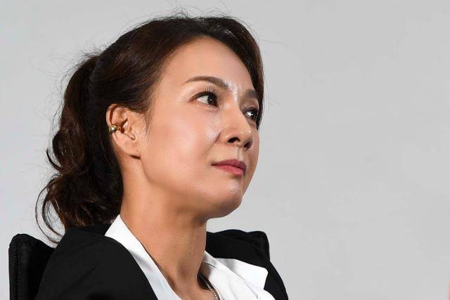 그는 돌이켜보면, 어릴 때부터 사진 찍히기를 좋아했다고 했다. 돌쟁이가 카메라 앞에서 활짝 웃어 돌 사진이 사진관에 걸렸고, 유아 시절엔 지인이 미끄럼틀 타는 그를 찍어 사진 대회에서 입상했다. 고등학교 때 모델이라는 꿈이 그냥 생긴 게 아닌 거다. 한지은 인턴기자