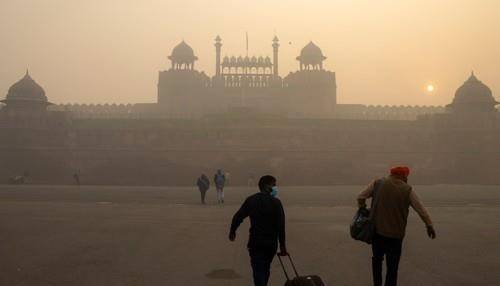 미세먼지에 파묻힌 뉴델리 레드포트. 연합뉴스