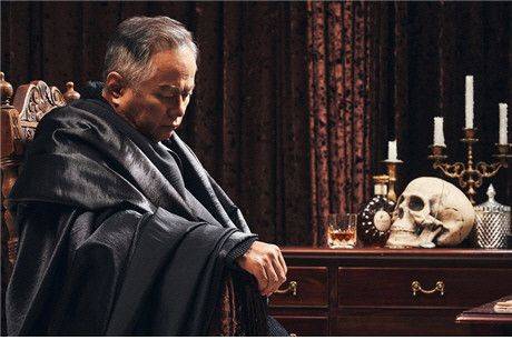 100페이지에 달하는 대사를 들으면서 다 외웠더니, 덤으로 다른 배역의 대사까지 외워지더라고 했다.