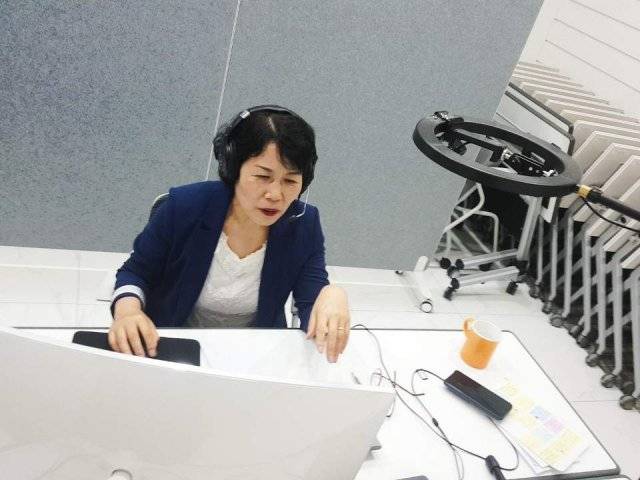 박경옥 작가는 동의보감과 분노조절장애 강사로 구청이나 도서관 등에서 강의를 한다. 책을 낸 뒤에는 ‘퇴직은퇴설계’ 강의를 해달라는 요청이 많아졌다. 코로나 탓에 요즘은 온라인 강의를 하는 경우가 더 많다. 박경옥 씨 제공