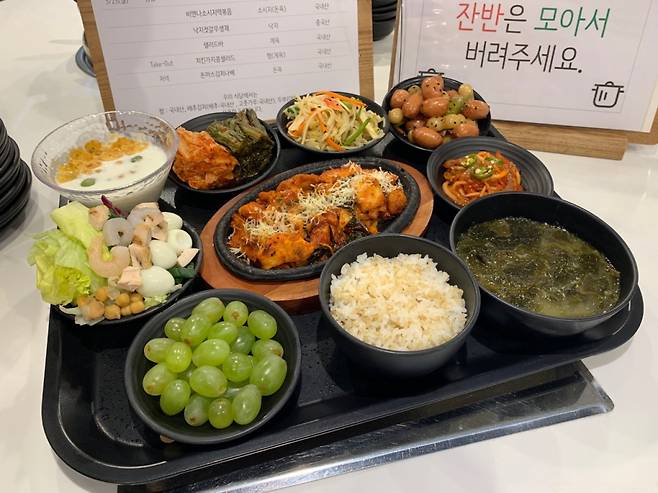 배틀그라운드의 본사 크래프톤의 사내 급식./사진=배틀그라운드 페이스북 캡처