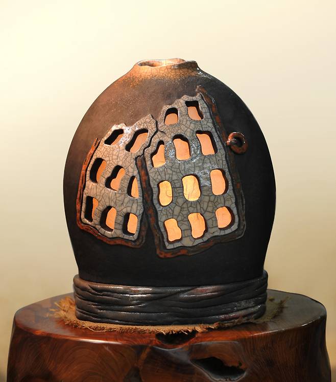 끊임없는 락소기법 연구개발로 만들어낸 도예 걸작 ‘사랑방조명등’ [예스파크 화목토도예연구소 박종환작가]