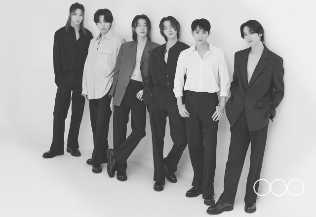 Group OnlyOneOf has boosted fans curiosity with a questioning group Teaser.On July 7, agency EightD Entertainment released OnlyOneOf group Teaser on official SNS.OnlyOneOf has raised expectations with a more intense and mature appearance through the personal Teasers of Kyubin, Lie, Mill, Junji and Nine, starting with Yu-Jeong.Here, the group Teaser is also surprised to focus on the fans attention.In the group Teaser, the faint expression of the members wearing achromatic costume attracts attention.The atmosphere of OnlyOneOf, which feels a deep masculine beauty, is raising the thrilling index of Lion (lyOn, fandom name) to the fullest.Along with OnlyOneOf group Teaser, the official SNS has a variety of speculations from fans, with the words 20210910mOnO, which seems to suggest something.OnlyOneOf debuted in May 2019 with a dot point jump, and received attention by putting a magnificent world view in music that small dots gather to make lines and those lines complete the side again.In July, he released his first self-produced album, Produced by [myself], and is being reborn as a talented idol.Meanwhile, OnlyOneOf has recently been reborn as a new figure by reorganizing it into a six-member group.